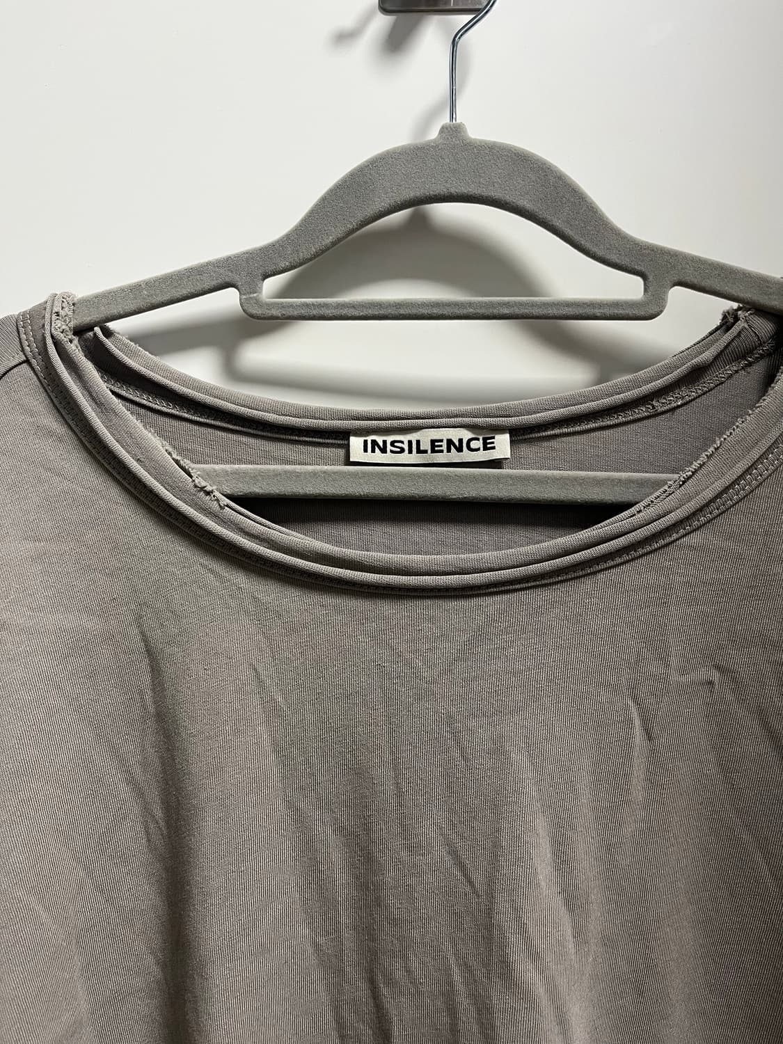 인사일런스 카키 롱슬리브 상품이미지1