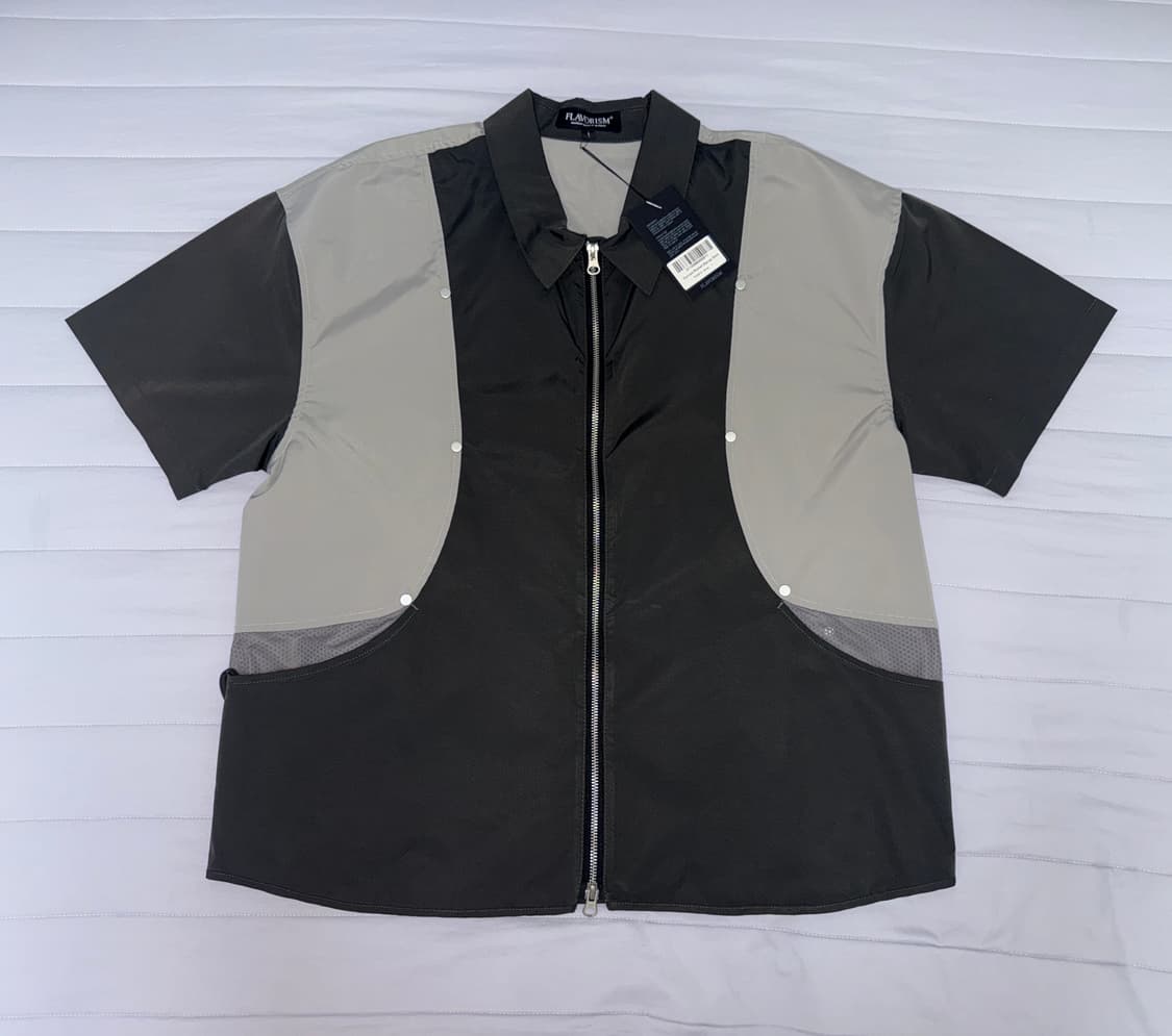 플레이버리즘 반팔 셔츠 CURVED POCKET ZIP-UP SHIRT 상품이미지1