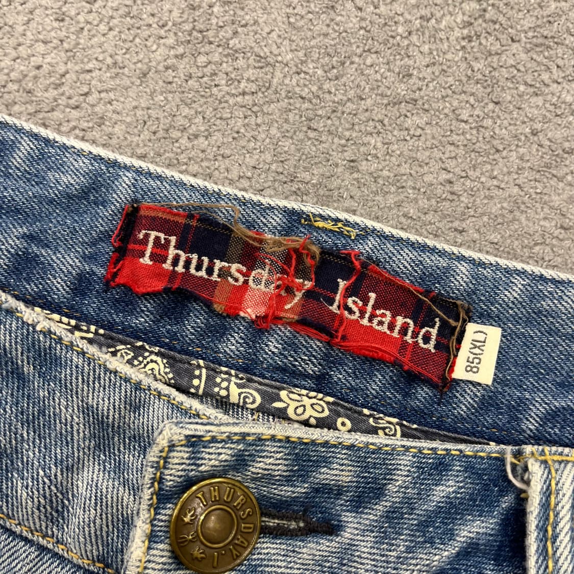 XL Thursday Island 데미지 반바지 상품이미지5