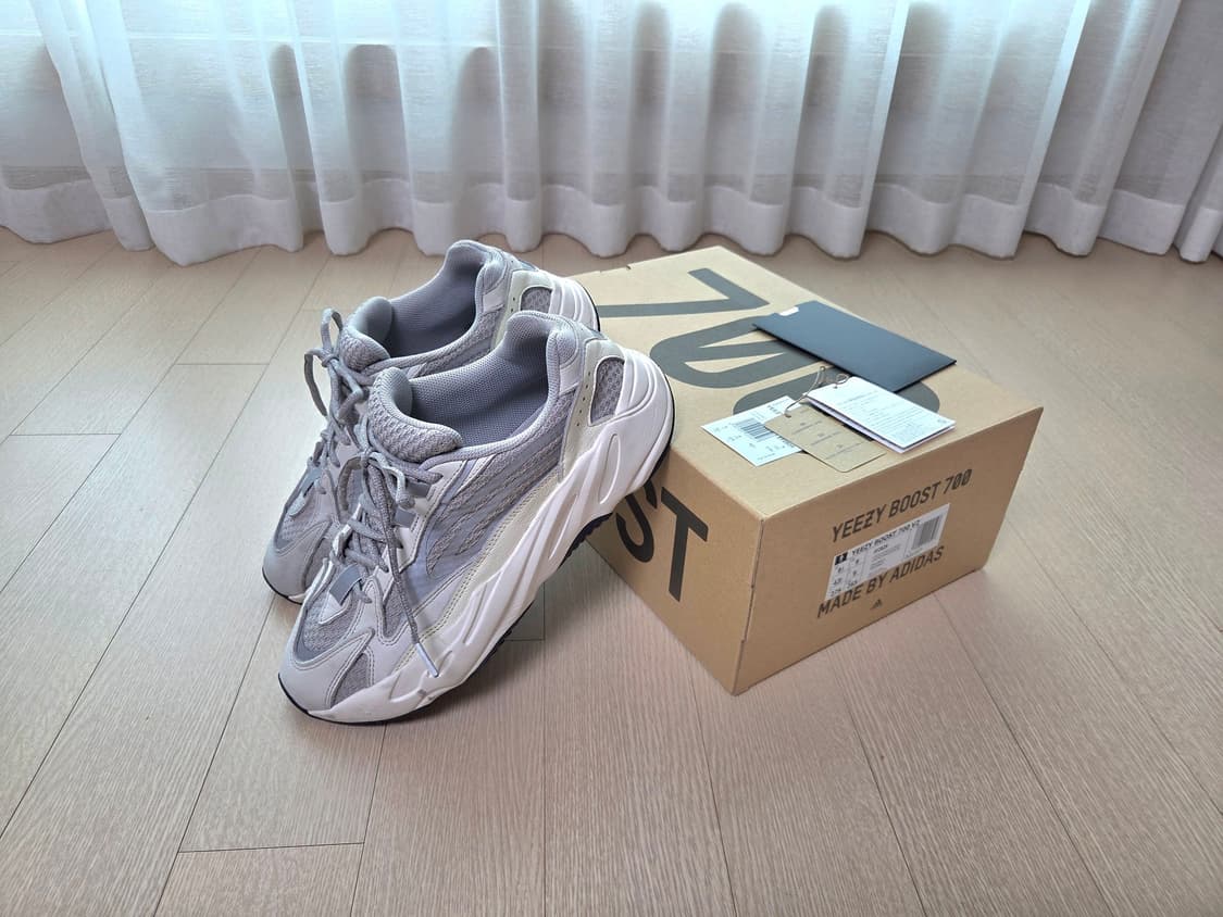 [아코탭] 아디다스 이지부스트 700 V2 스태틱 275 size 상품이미지1