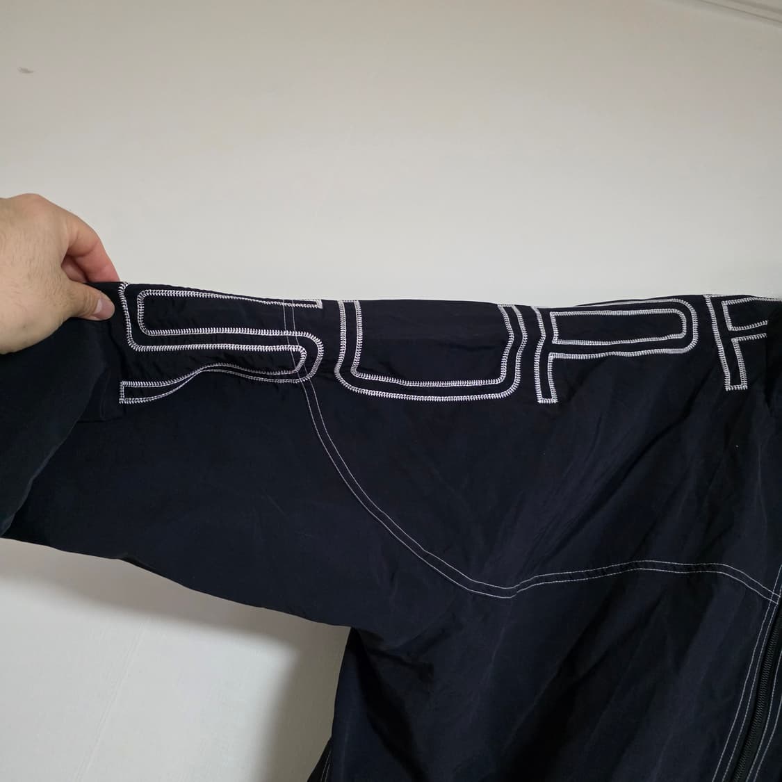 슈프림 25ss 스펠아웃 자수 트랙자켓 블랙 M사이즈 상품이미지3