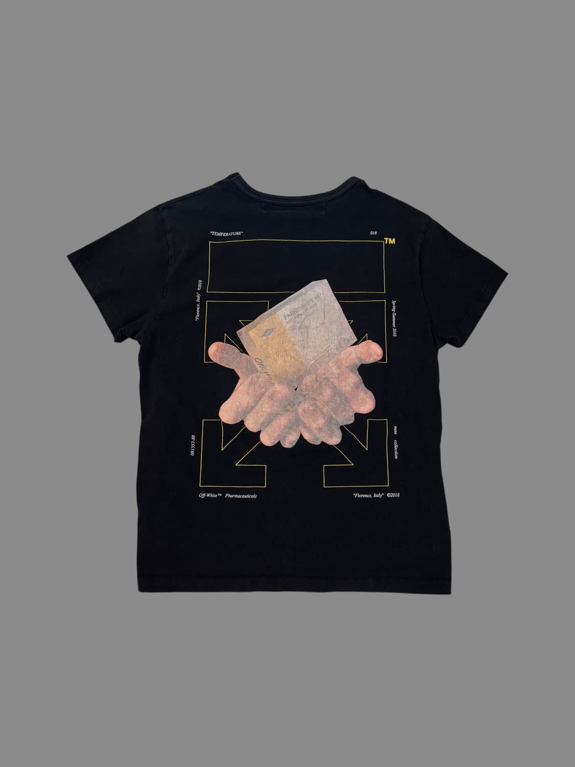 오프화이트 핸즈 앤 카드 그래픽 반팔 티셔츠 상품이미지1