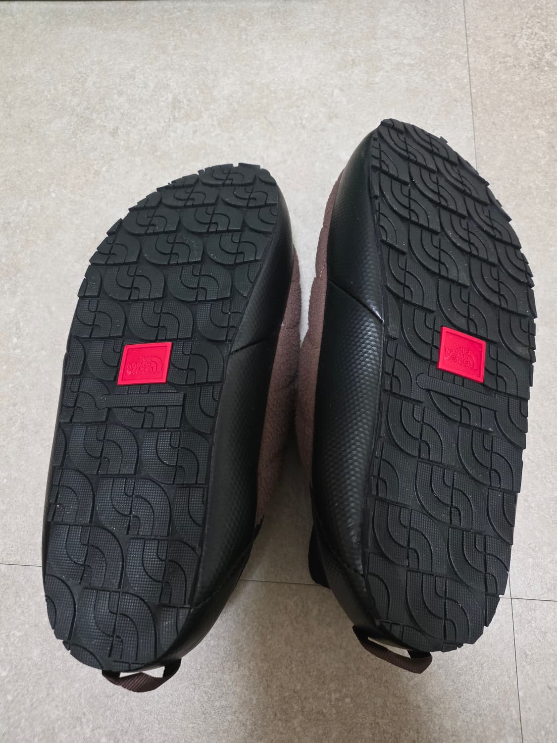 노스페이스 써모볼 트랙션 뮬 V 데날리 다크 오크 TNF 블랙 us 10 상품이미지4