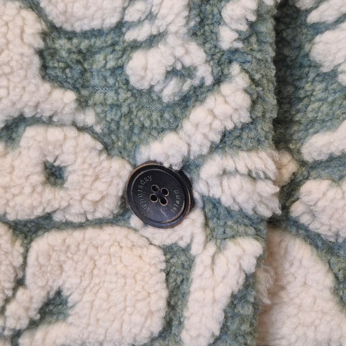 써스데이 아일랜드 플라워 패턴 숏 기장 뽀글이 모 자켓 상품이미지2