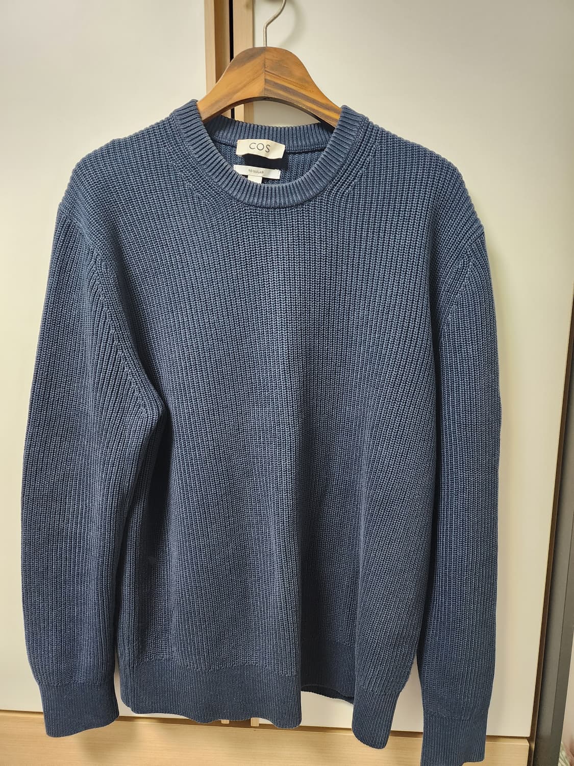 COS 네이비 니트 상품이미지1