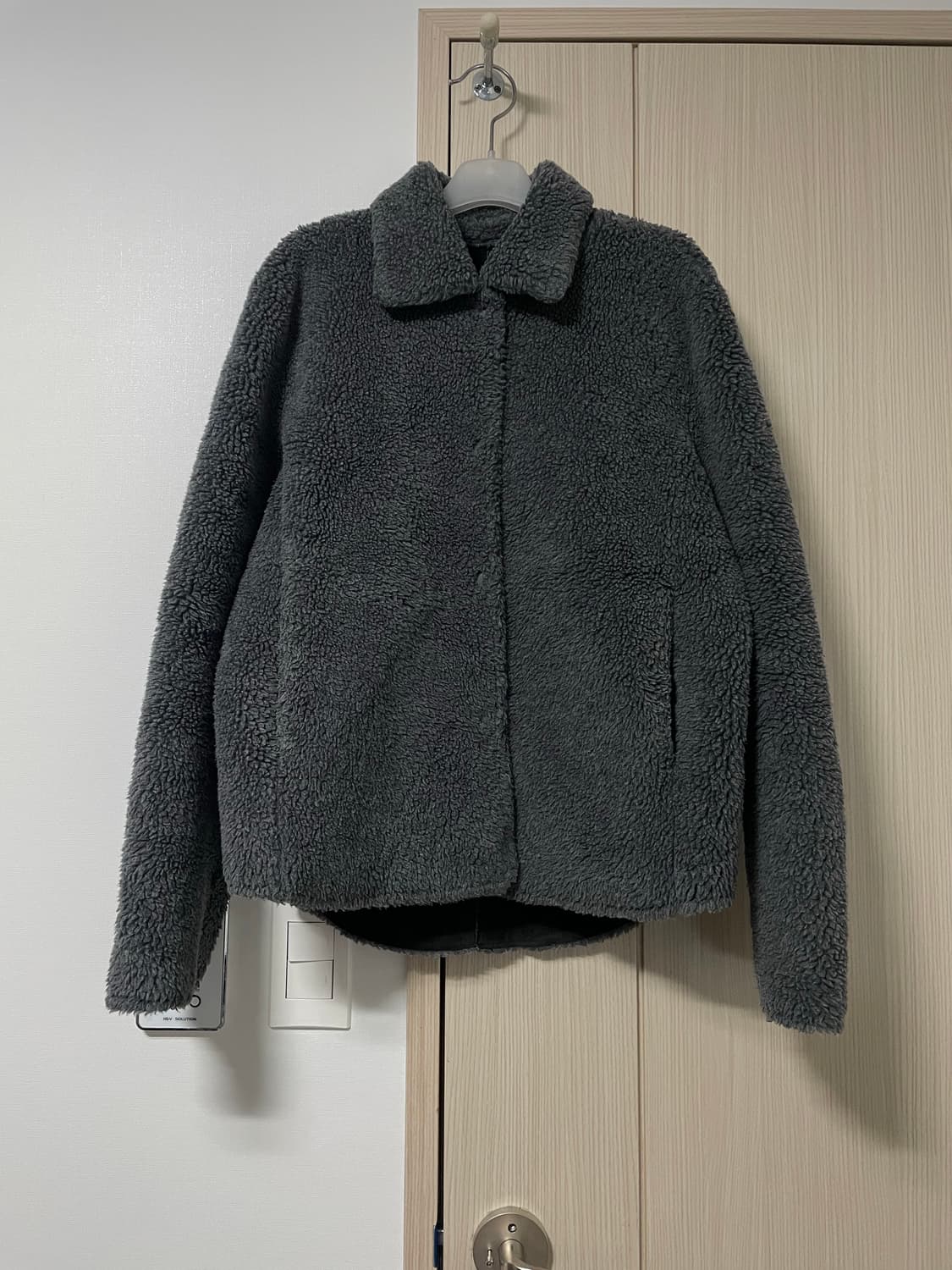 에잇세컨즈 그레이 프론트 포켓 스냅 버튼 뽀글이 점퍼 55 상품이미지1