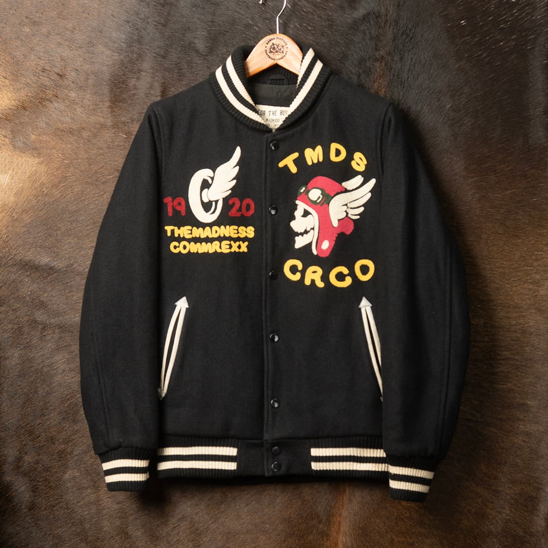 [M] 더 매드니스 KOSTRA 체인스티치 스타디움 자켓 블랙  상품이미지1