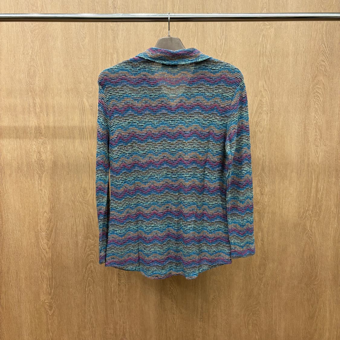 미쏘니 스포츠 클래식 셔츠 카라 니트 웨이브 패턴 버튼 디테일 블루 상품이미지3