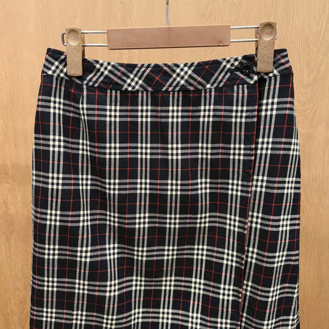 버버리 블루 라벨 울 랩 스커트 체크 패턴 버튼 디테일 H라인 블랙 상품이미지4