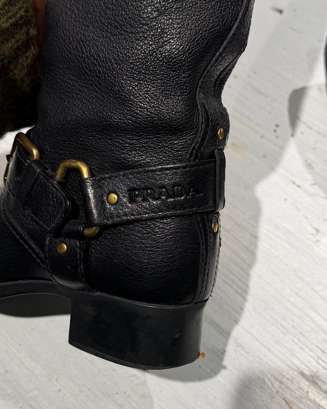 프라다 블랙 비텔로 다이노 금장 레터링 로고 롱부츠 상품이미지7