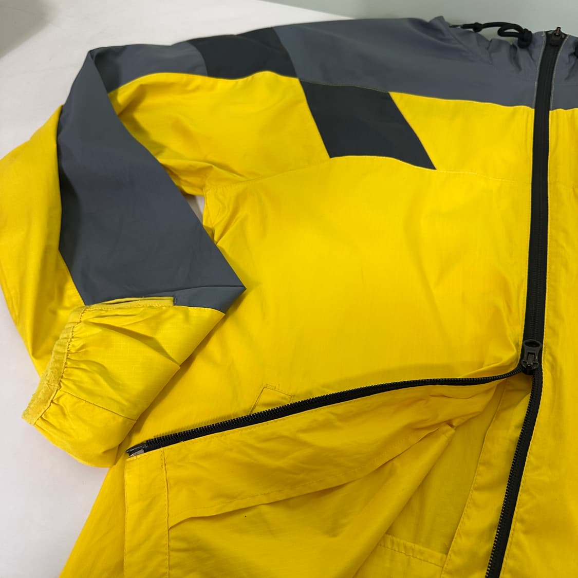 L 나이키 형광그레이 투웨이 암로고 후디 밑단스트링 런닝경량바람막이 상품이미지3