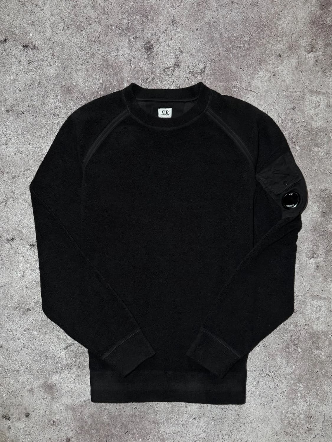 C.P. 컴퍼니 폴라 플리스 렌즈 맨투맨 상품이미지1