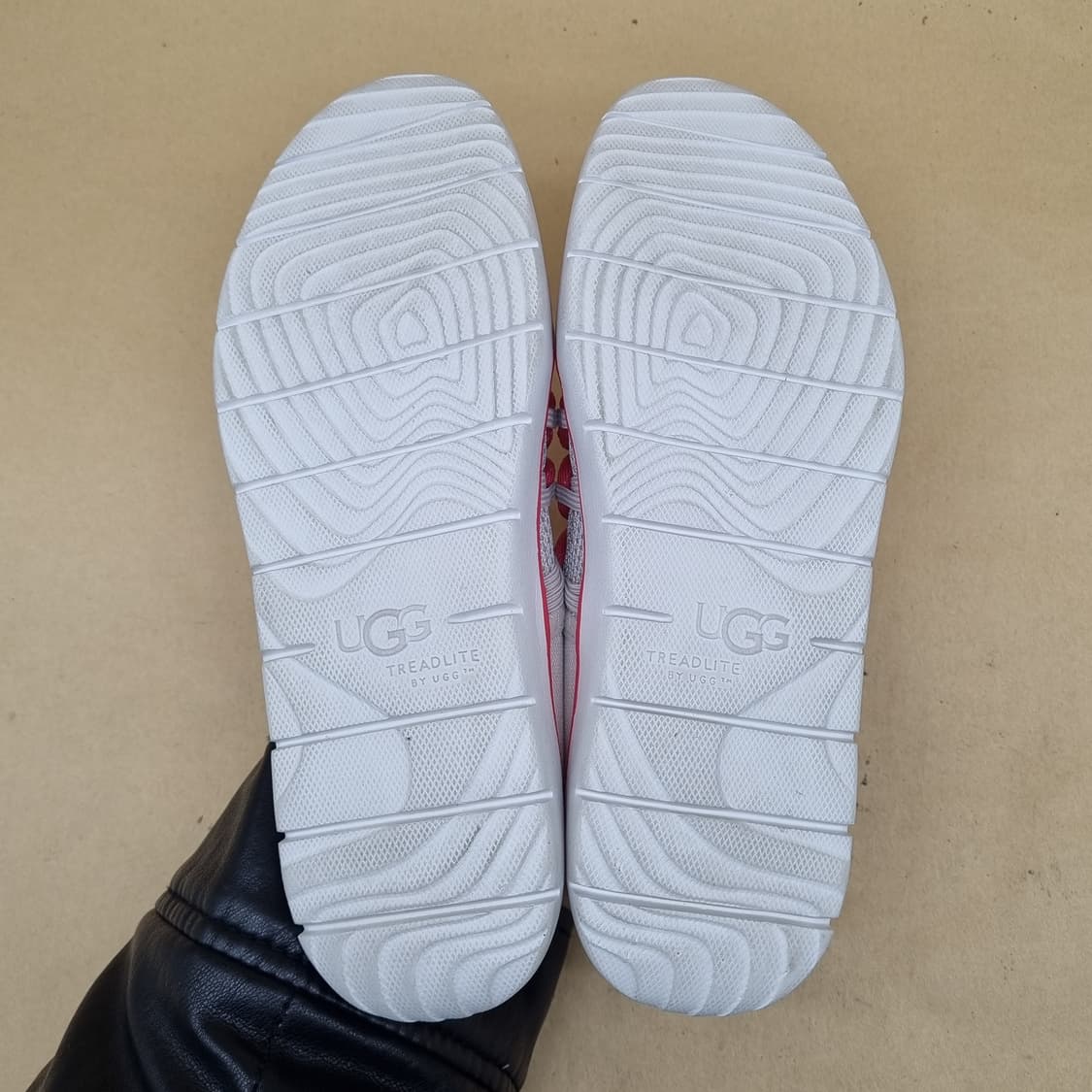 어그 캔브리안 여성 슬립온 235 상품이미지3