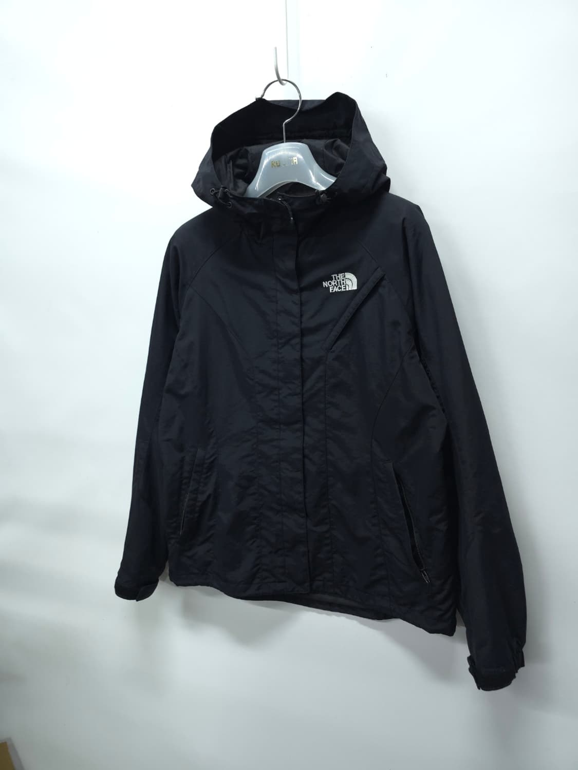 [노스페이스] 여성용 블랙 후드 바람막이 (90사이즈) 상품이미지2