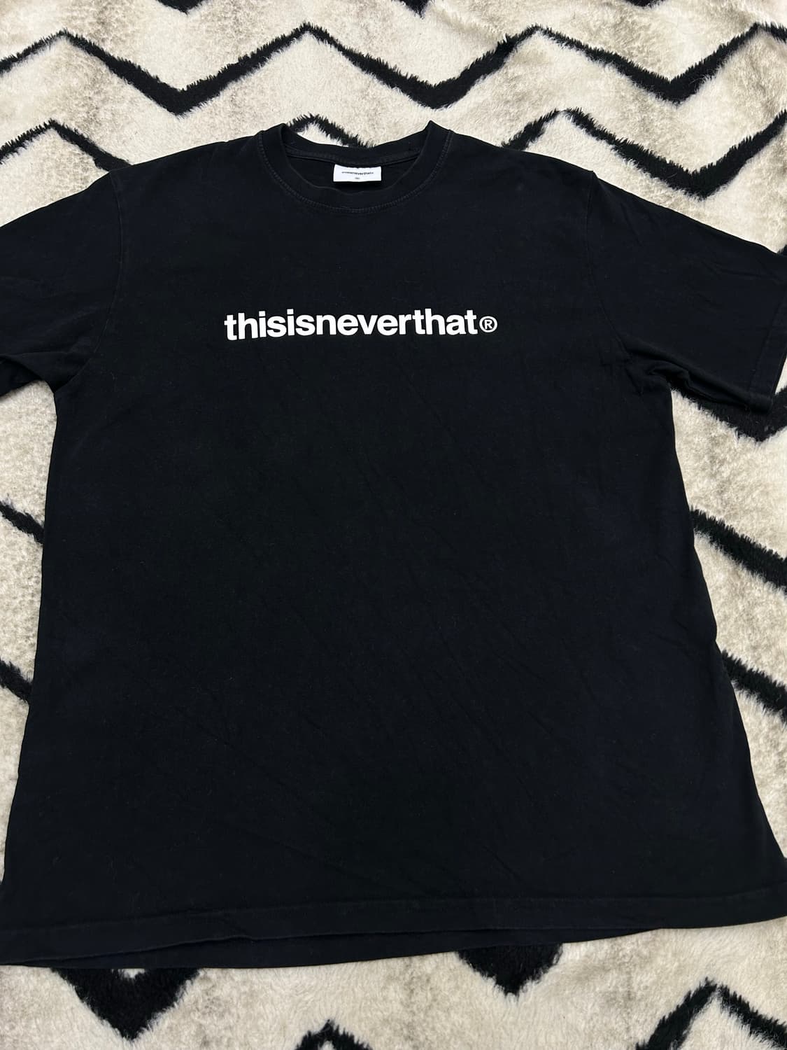 [M]디스이즈네버댓 T로고 반팔/블랙 상품이미지2