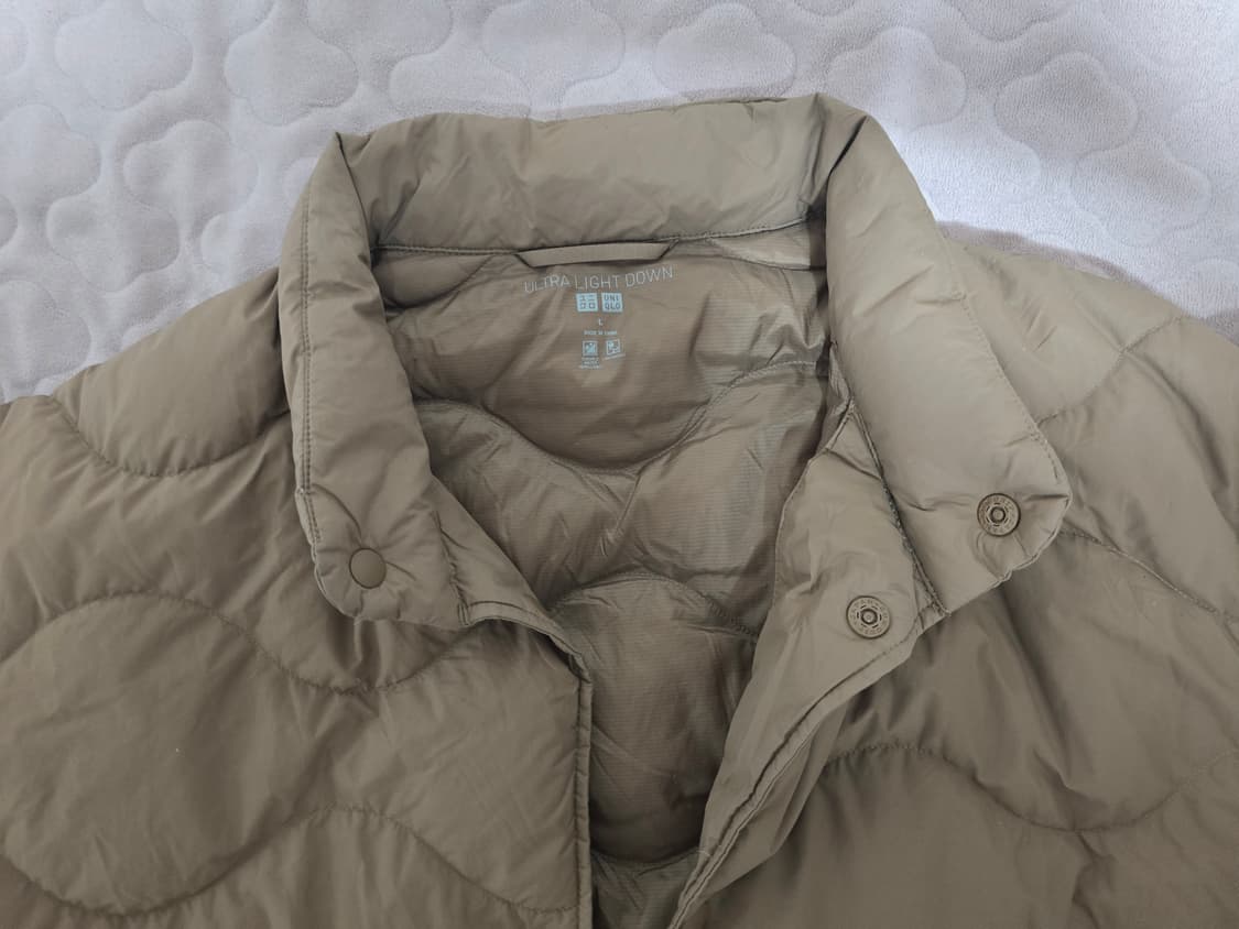 유니클로 울트라라이트다운 웨이브 퀄트 경량패딩

L 상품이미지4