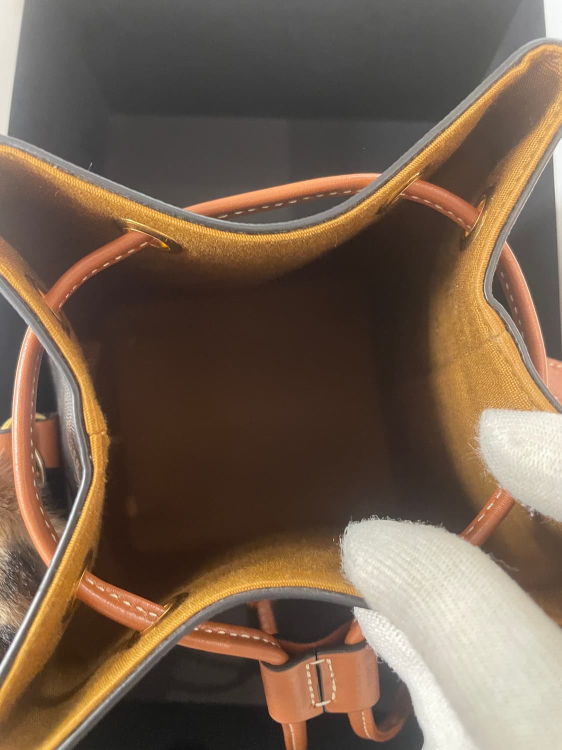 정품 셀린느 마이크로 세일러 버킷백 상품이미지8