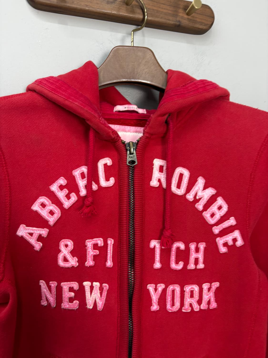 아베크롬비 레드칼라 스펠아웃 빅로고 후드집업 A2799 상품이미지3