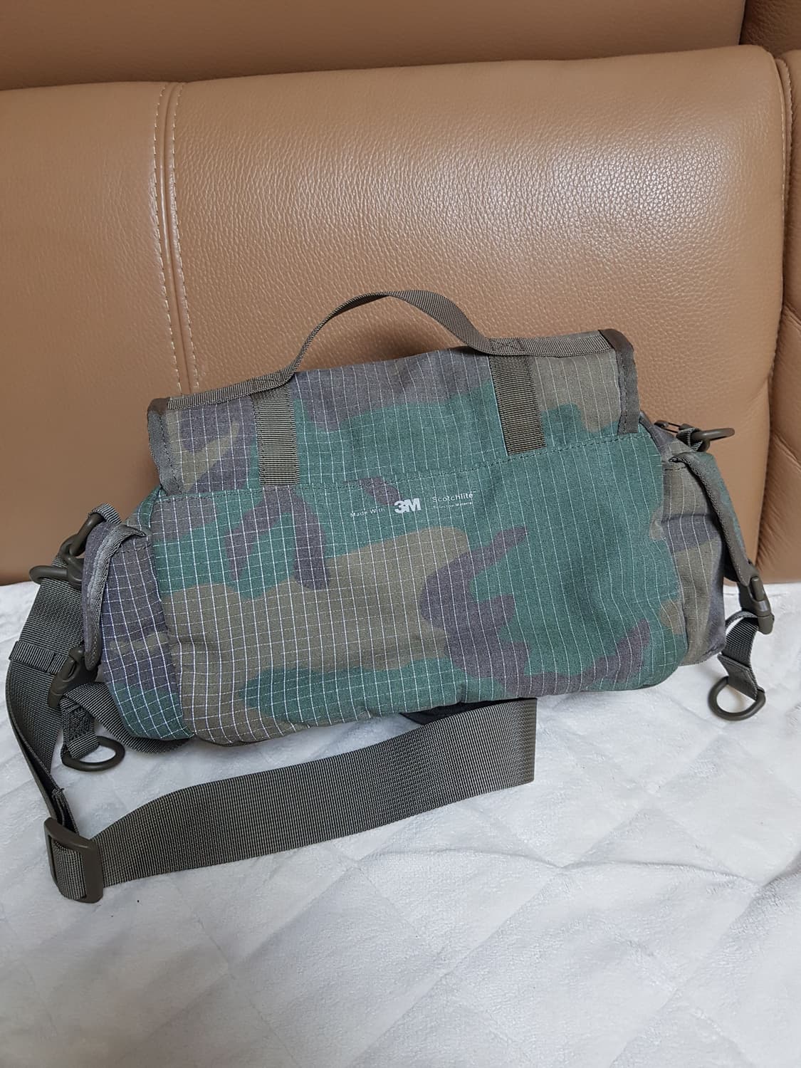 슈프림 미니 더플백 크로스백 우드랜드 카모 24SS 상품이미지2