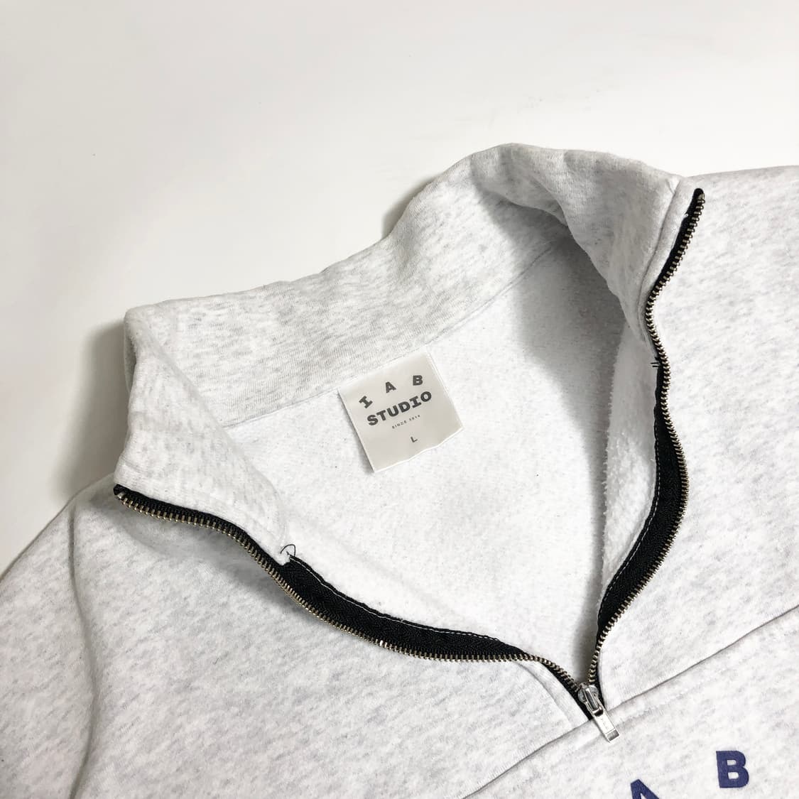 아이앱스튜지오 반집업 맨투맨 L 상품이미지3