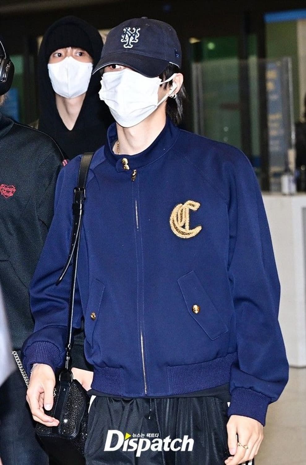 [라이즈 원빈님 착용] 셀린느 25ss 클래식 로고 블루종 자켓 상품이미지2