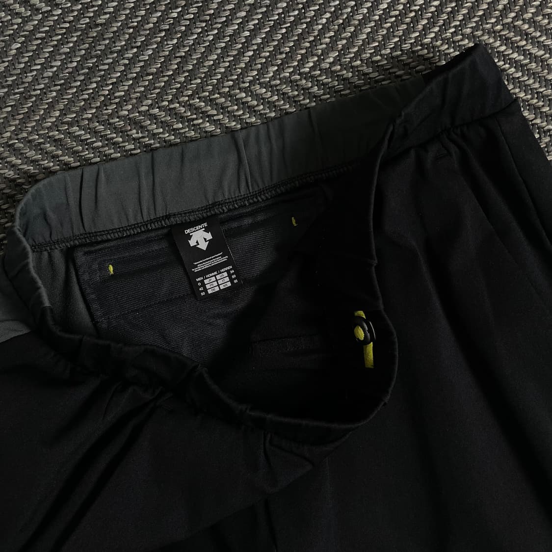 데상트 블랙 트레이닝 트래킹 팬츠 y 3733 상품이미지5