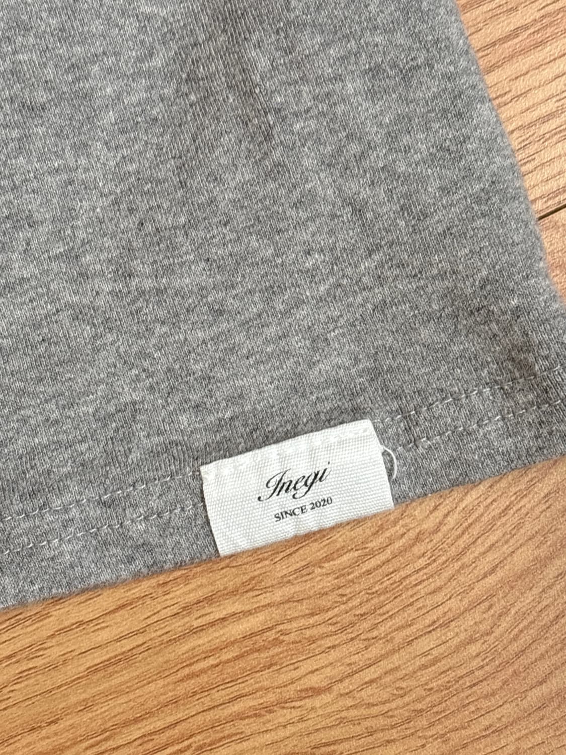 이네기 인 라인 홀터 슬리브리스 그레이  상품이미지3