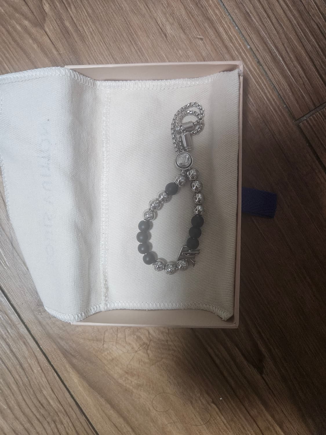 루이비통 비즈 팔찌 판매합니다. 상품이미지1