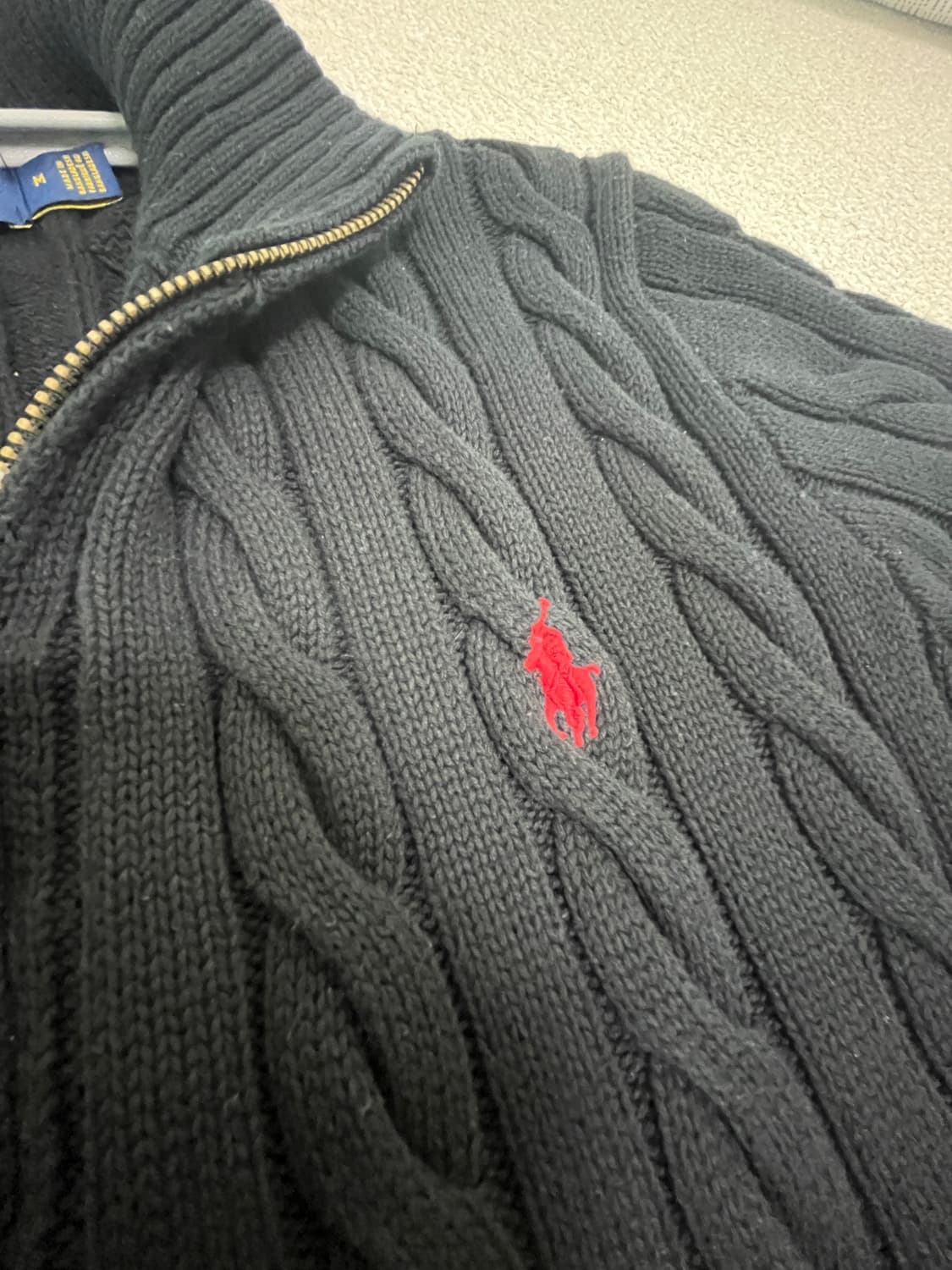 폴로 꽈배기 니트 반집업 상품이미지2