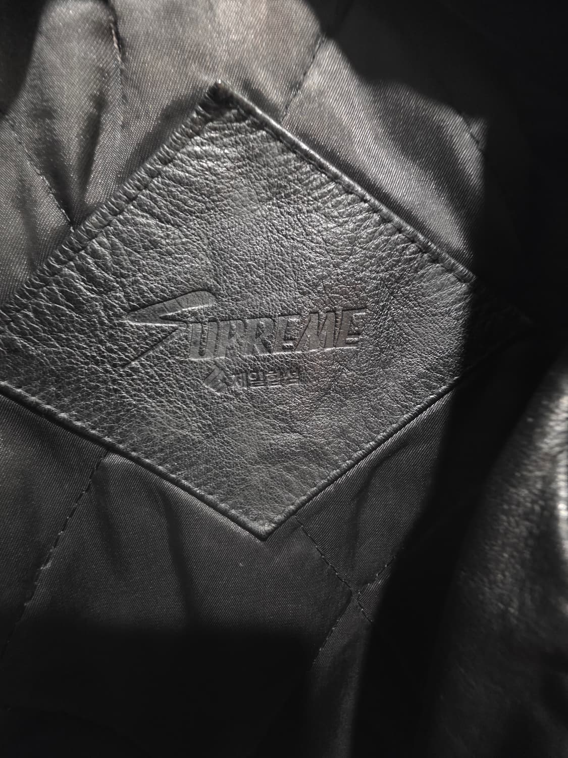 SURREME 블랙 소가죽 붐버자켓 상품이미지4