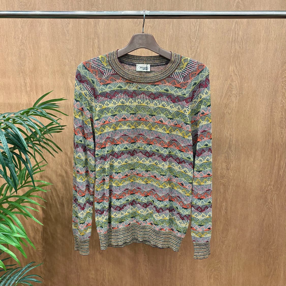 미쏘니 라운드넥 긴팔 니트 멀티 스트라이프 삼각형 패턴 디테일 레인보우 상품이미지1