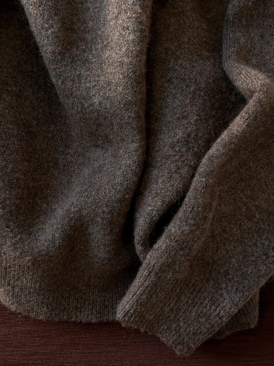 Cloudy fabric crew neck knit P/O 상품이미지4