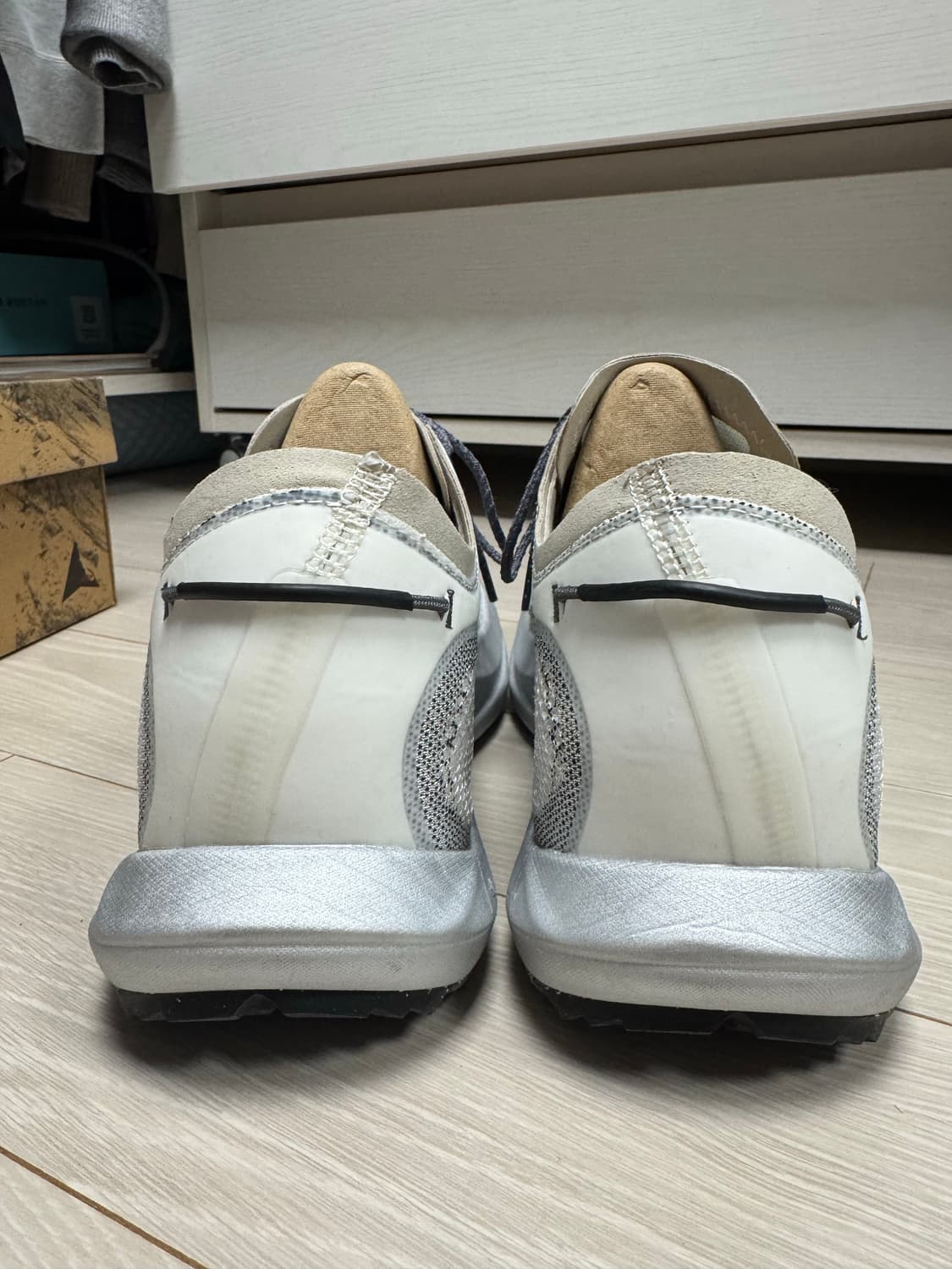 26ss 로아 셀라 라이트 화이트 42사이즈  상품이미지6