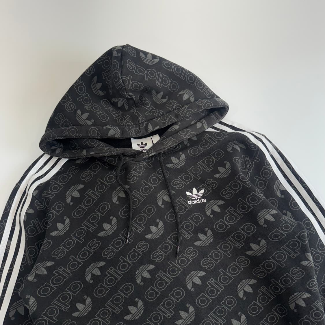 Adidas 아디다스 파이어로고 그래픽 패턴 블랙 후드티 상품이미지4