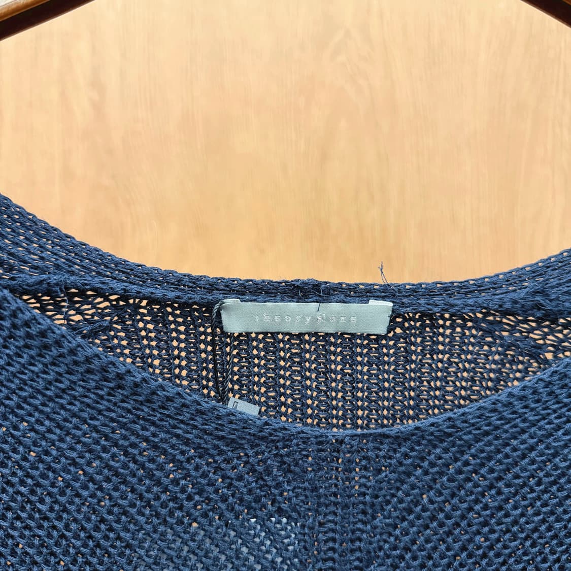 띠어리 럭스 라운드넥 긴팔 니트 하이 로우 밑단 디테일 루즈핏 블랙 상품이미지6