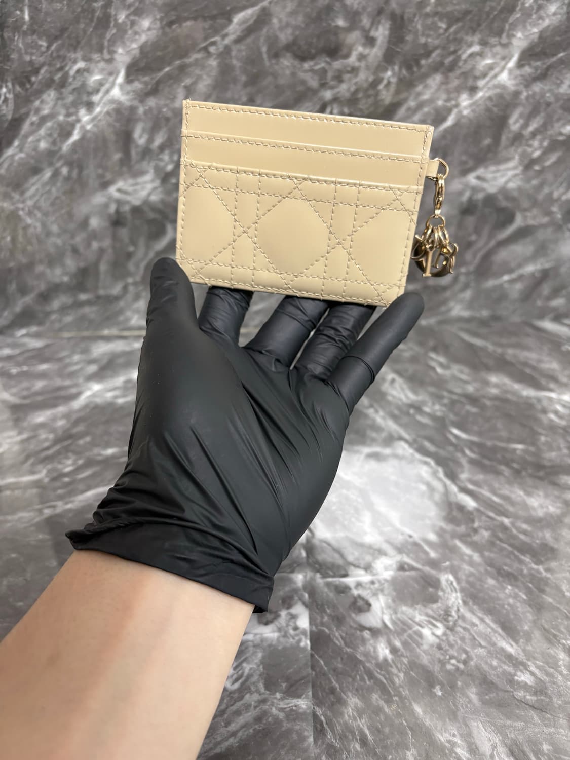 [새상품급] 디올 레이디 까나쥬 램스킨 카드지갑 상품이미지2