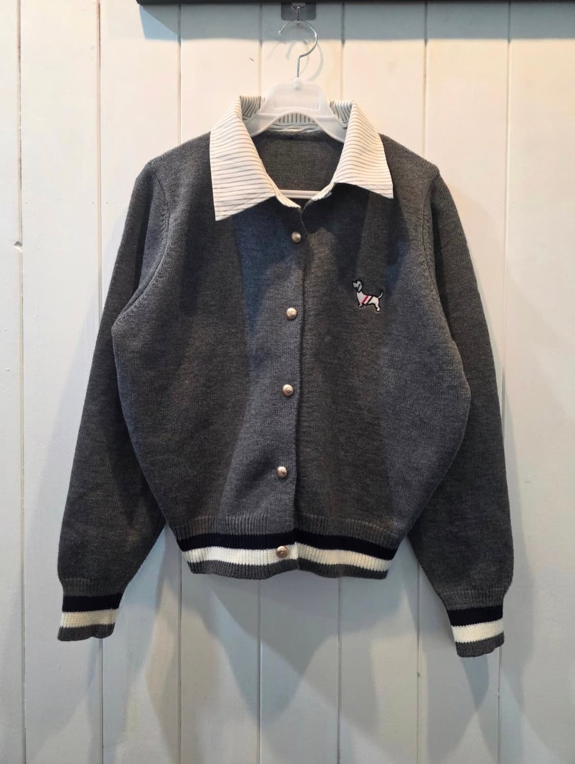 (여성) 닥스훈트 자수 넥카라 가디건 상품이미지1