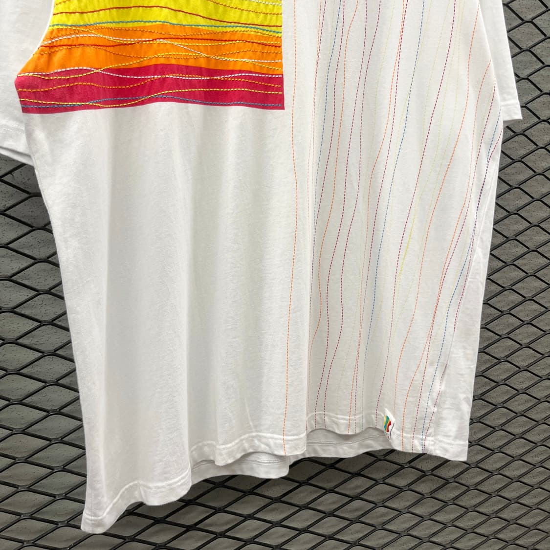 COOGI 쿠지 반팔 티셔츠 화이트 스티치 자수 로고 디테일 상품이미지5