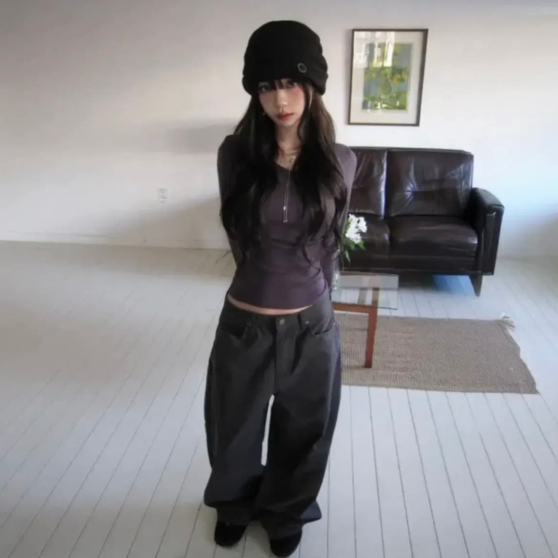 모디무드 잘록핏 브이넥 데일리 티셔츠 에이블리 상품이미지4