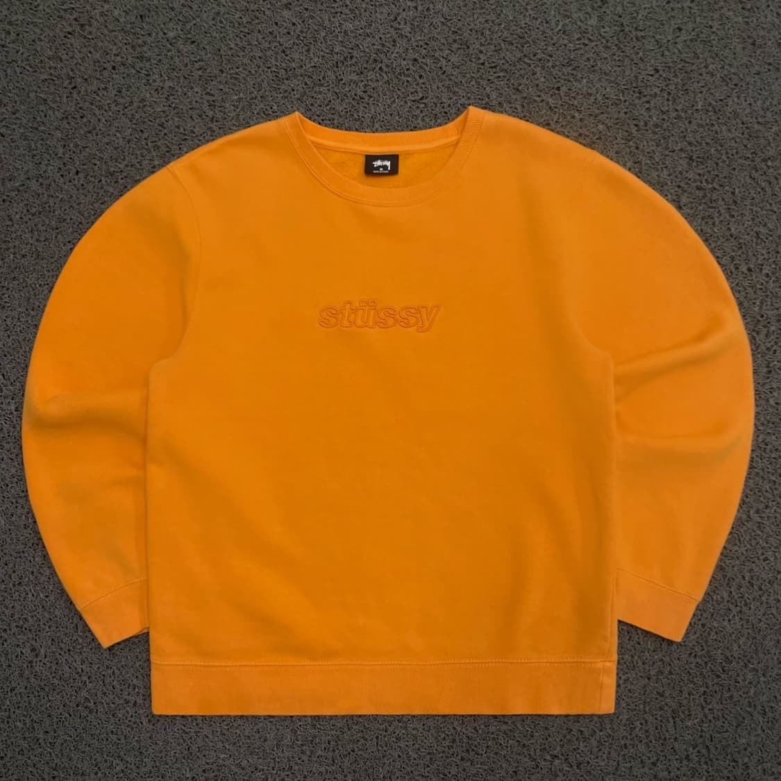 STUSSY  스투시 자수 스탁 커밍 미들로고 오렌지  상품이미지1