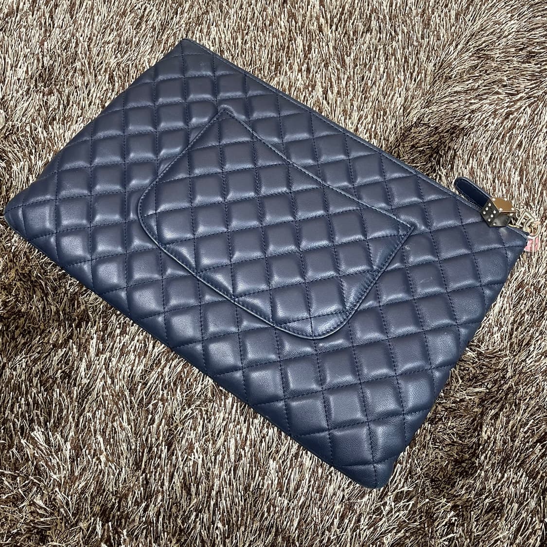 샤넬 chanel 램스킨 발렌타인 참장식 클러치백 라지 상품이미지3
