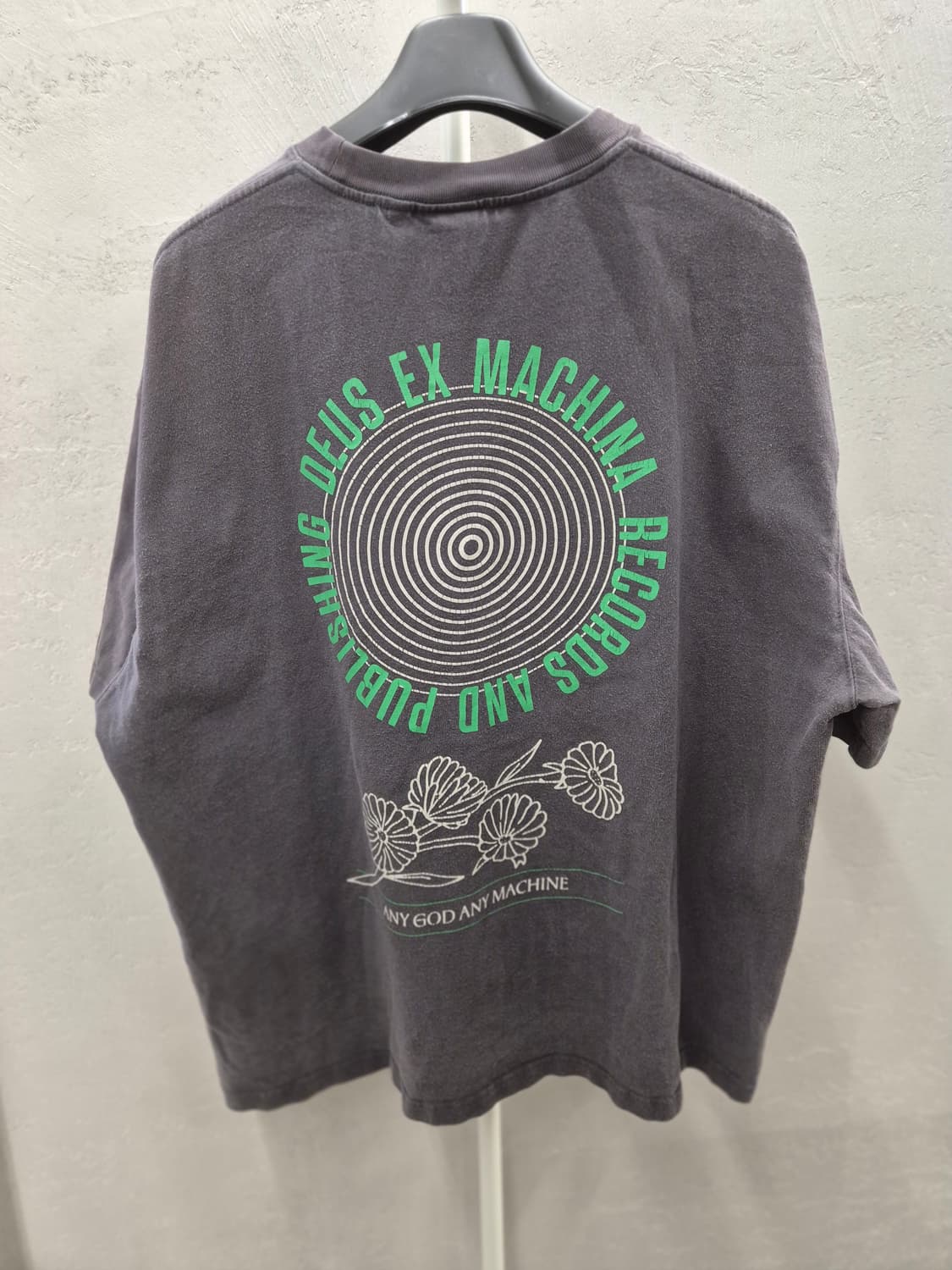 데우스 엑스 마키나 더스티 티셔츠 차콜 XXL 상품이미지3