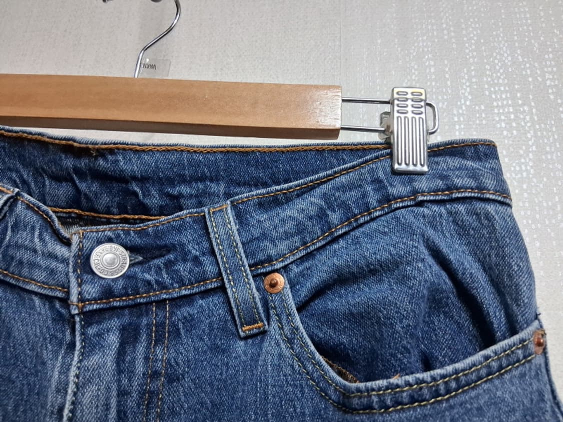 리바이스 511   슬림핏 연청청바지 남성32인치
원산지 베트남제조 국내 상품이미지3