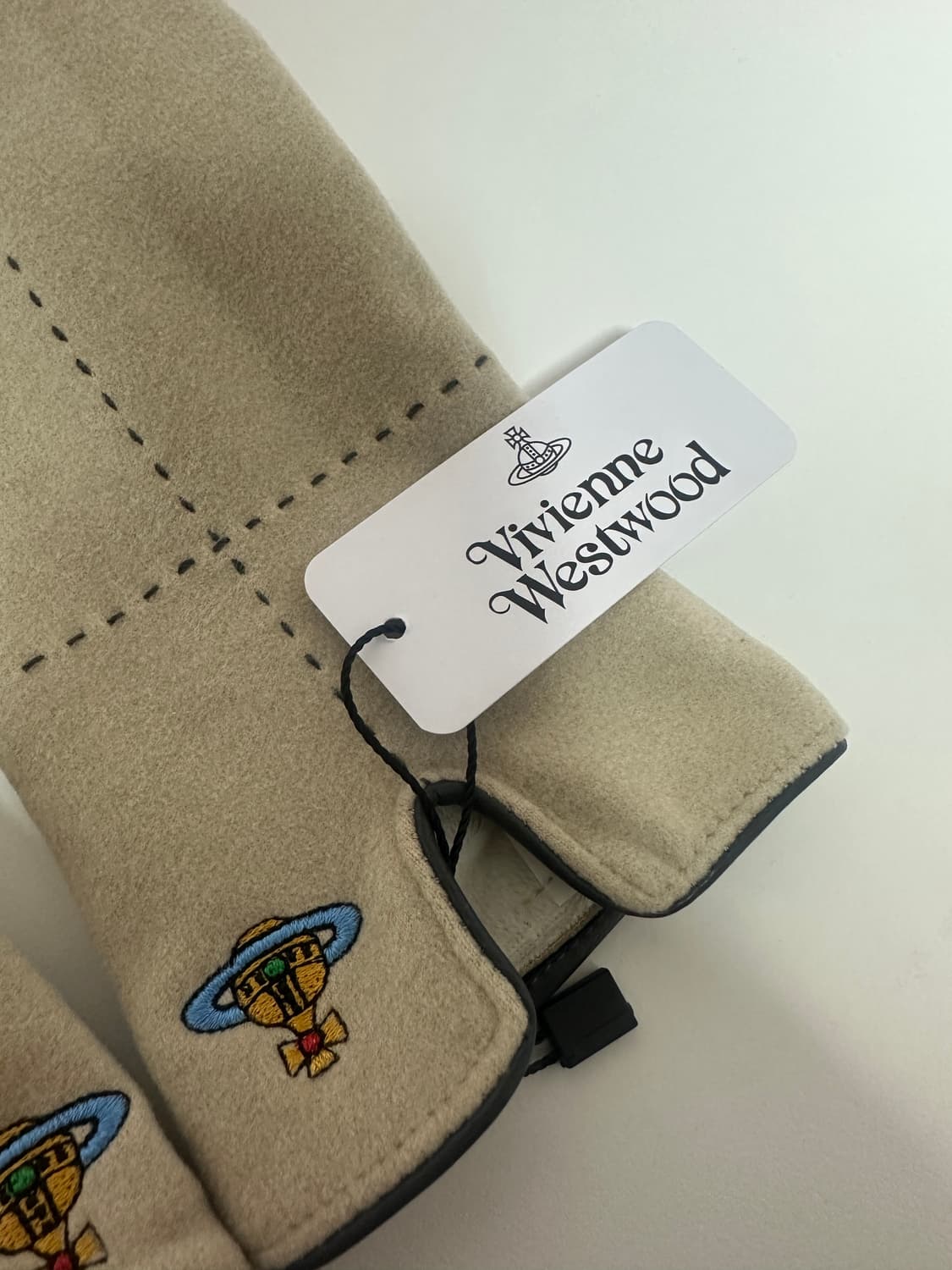 비비안웨스트우드 베이지색 여성 장갑 상품이미지3