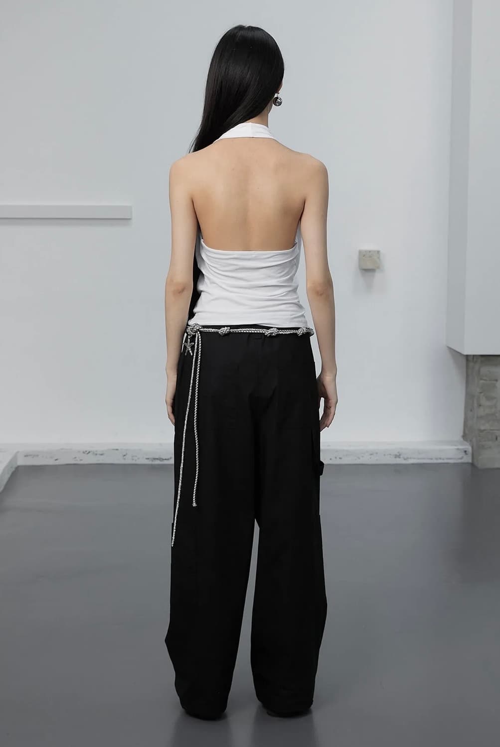 화이트 홀터넥 민소매 나시 상품이미지3