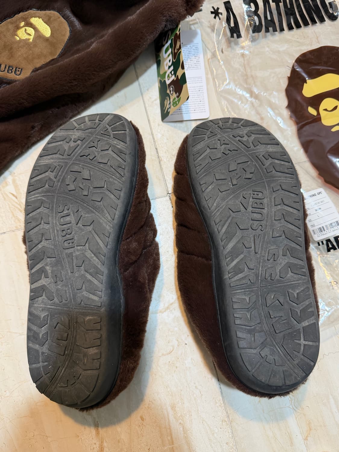 스부x베이프 에이프 헤드 퍼피 샌들 브라운 상품이미지4