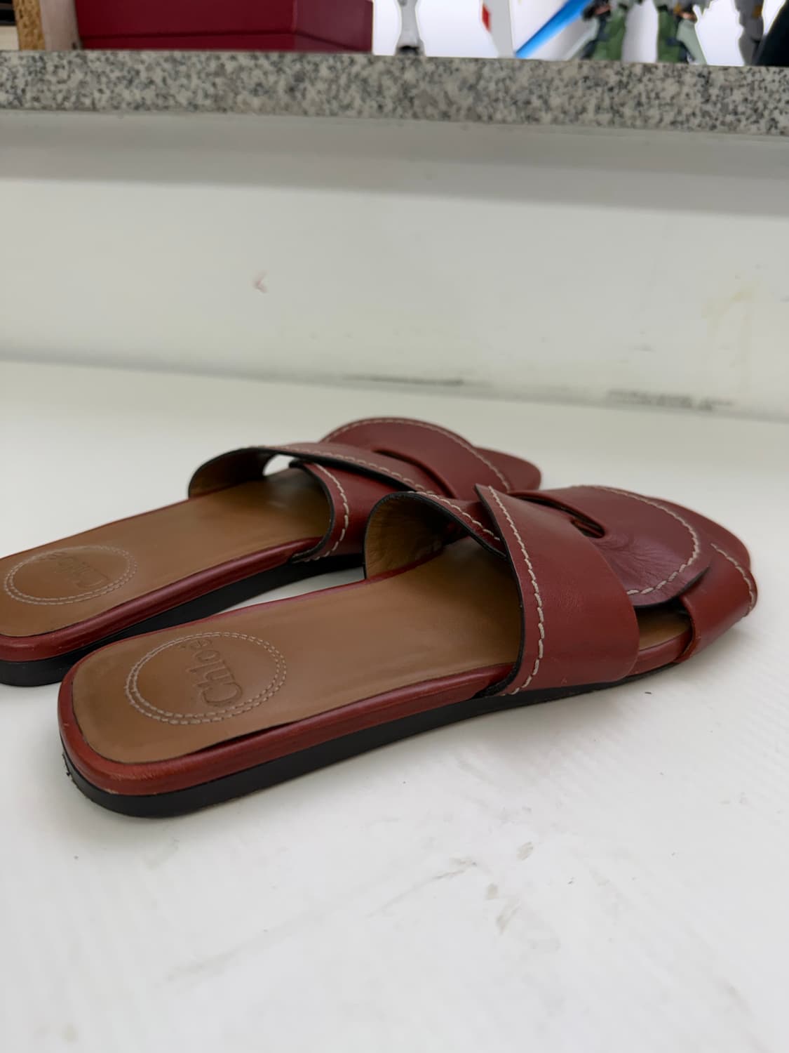 정품) 끌로에 캔디스 플랫 트위스트 슬리이드샌들 37(240) 상품이미지4