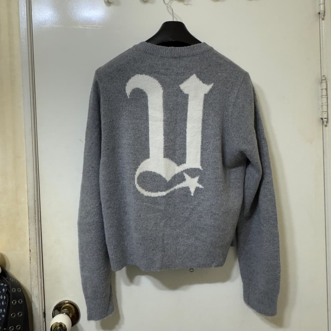 비바스튜디오 베스퍼 로고 니트 집업 그레이 M사이즈 상품이미지4