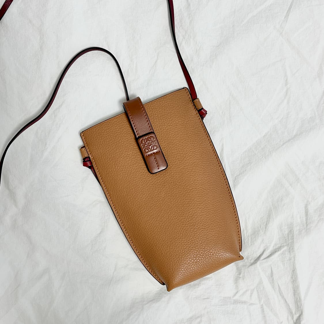 LOEWE 로에베 게이트 포켓 위드 숄더 스트랩 상품이미지1