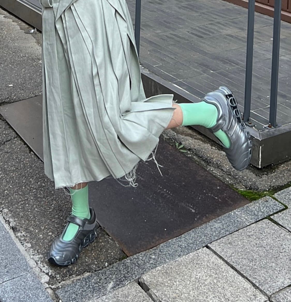 아디다스 x 타끄와 빈트 알리 메가라이드 메리 제인 아이언 메탈릭 235 상품이미지1